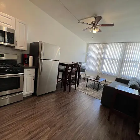 Cozy Andcomfortable Hollywood Apartment